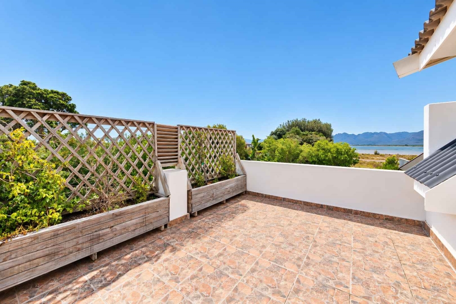 5 Bedroom Property for Sale in Fisherhaven Western Cape